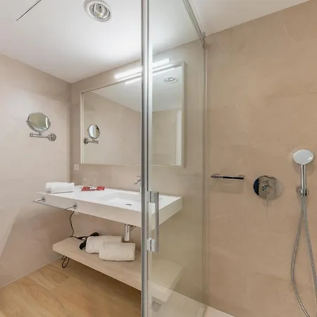 Aparthotel Leman Y 4*