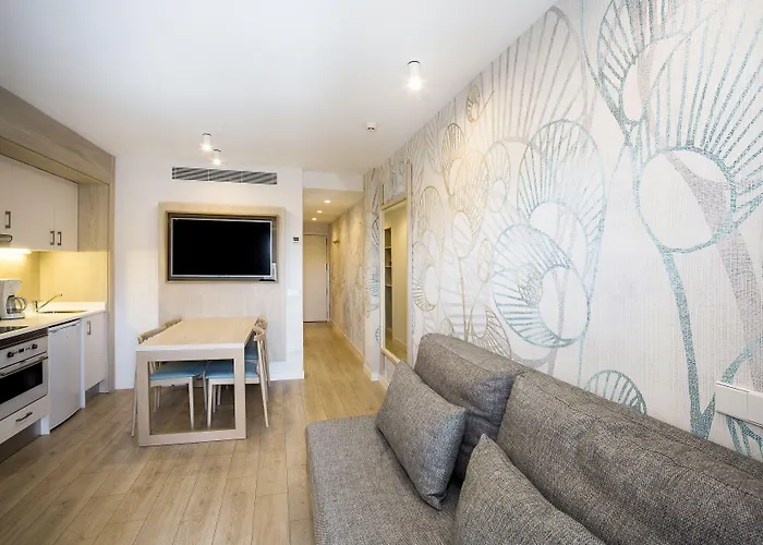 Leman Y Aparthotel 4*